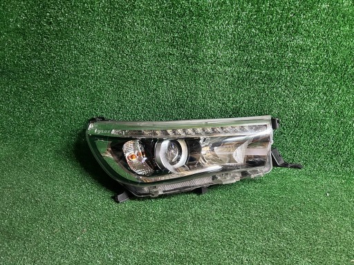 FAR DESNA STRANA TOYOTA HILUX VIII FULL LED