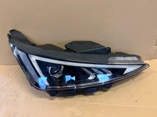 FAR DESNA STRANA HYUNDAI ELANTRA REDIZAJN NR.004