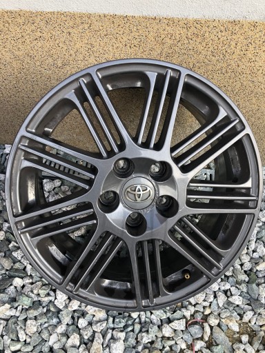 ALUMINIJSKA FELGA TOYOTA AURIS AVENSIS YARIS 17” 7J ET 45 NR.F001