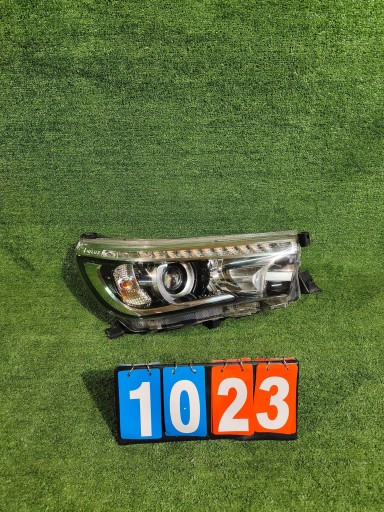 FAR DESNA STRANA PREDNJA TOYOTA HILUX VIII LED 15- NR.1023