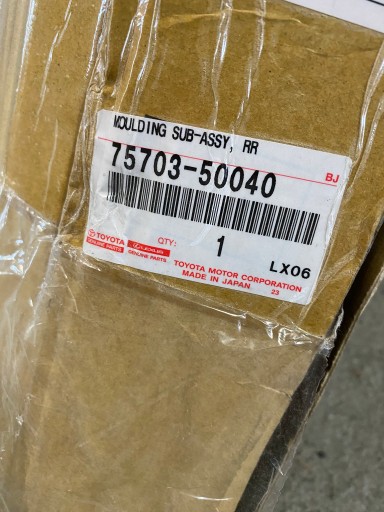 OBLOGA KROM PROZOR DESNE ZADNJE LEXUS LS IV REDIZAJN