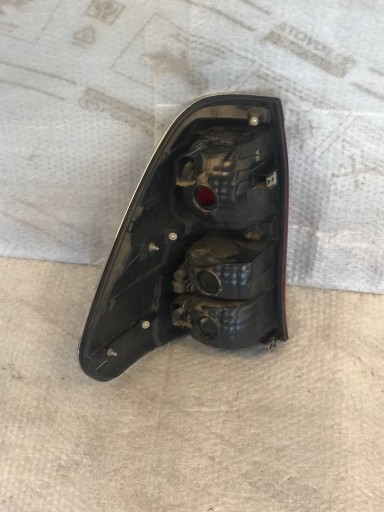 LAMPA FAR DESNA STRANA ZADNJA ZADNJI TOYOTA HILUX NR.0 LAMPA FAR DESNA STRANA ZADNJA ZADNJI TOYOTA HILUX NR.0