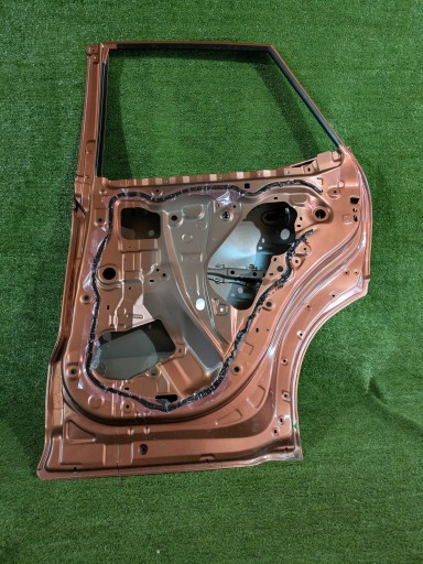 VRATA ZADNJA DESNA STRANA ZADNJI LEXUS LBX 24- NR.4265