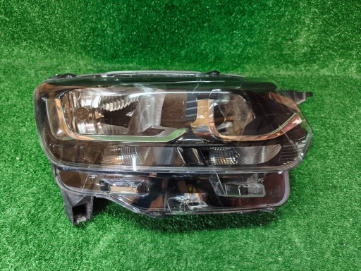 FAR DESNA STRANA PREDNJA TOYOTA PROACE CITY VERSO NR.1116