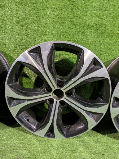 ALUMINIJSKA FELGA TOYOTA 20” HIGHLANDER LEXUS GS RX NX NR.F196 ALUMINIJSKA FELGA TOYOTA 20” HIGHLANDER LEXUS GS RX NX NR.F196