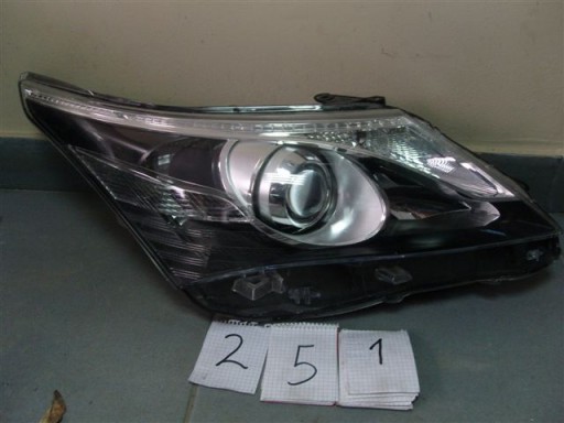 LAMPA FAR PREDNJI DESNI TOYOTA AVENSIS 012-
