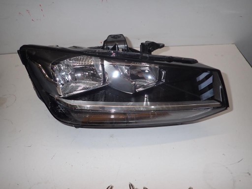 LAMPA FAR PREDNJI DESNI AUDI Q2 81A941004