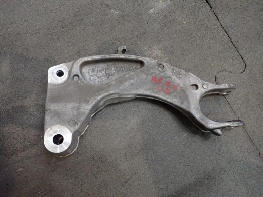 NOSAČ AMORTIZERA DESNA AUDI A6 A7 Q5 4M0413038N