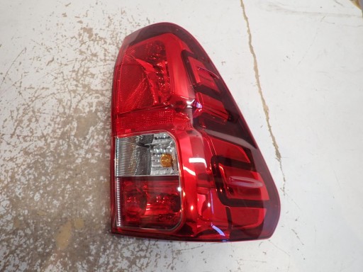 LAMPA FAR ZADNJI ZADNJA  DESNI TOYOTA HILUX 2015-
