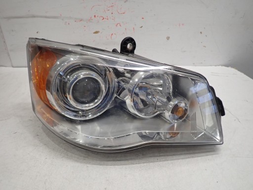 LAMPA FAR PREDNJI DESNI CHRYSLER VOYAGER V 2008- XENON 05113338AE