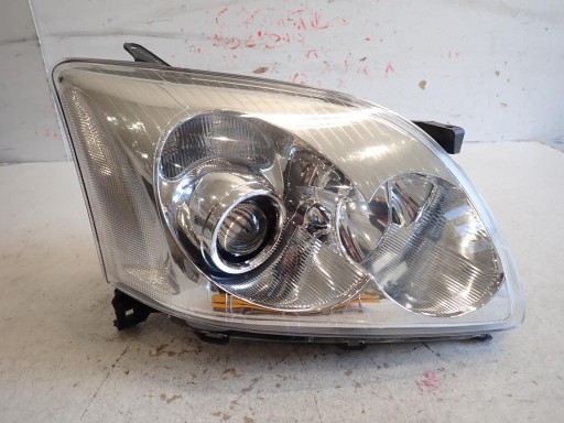 LAMPA FAR PREDNJI DESNI TOYOTA AVENSIS T25 2003-2006 ZAMJENSKI DIO