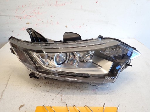 LAMPA FAR PREDNJI DESNI MITSUBISHI OUTLANDER III REDIZAJN 2018-