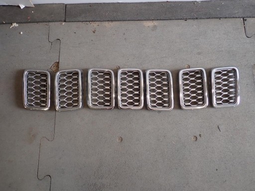 MASKA KROM REŠETKA HAUBE JEEP CHEROKEE WK2 REDIZAJN 2017- 5ZV06TRMAA