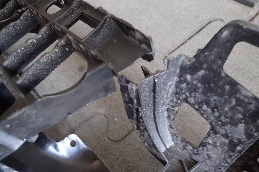 BRANIK ZADNJI DODGE RAM 19-