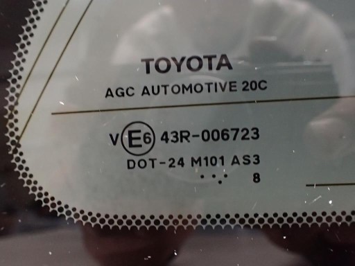 STAKLO KAROSERIJSKA DESNI ZADNJI TOYOTA AVENSIS 09- KOM
