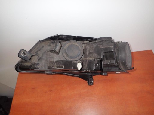LAMPA FAR PREDNJI DESNI VW PASSAT B6 05-10 VALE