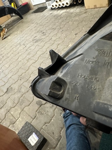 LAMPA FAR PREDNJI DESNI VW PASSAT B6 05-10 VALE