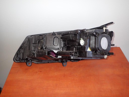 LAMPA FAR PREDNJI DESNI VW TOUAREG REDIZAJN 14- BI-XENON LAMPA FAR PREDNJI DESNI VW TOUAREG REDIZAJN 14- BI-XENON
