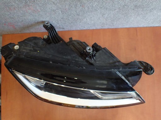 LAMPA FAR PREDNJI DESNI AUDI TT 14- 8S0 BI-XENON LAMPA FAR PREDNJI DESNI AUDI TT 14- 8S0 BI-XENON