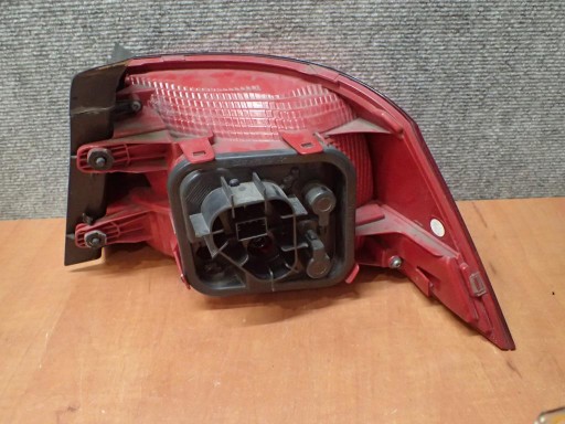 LAMPA FAR ZADNJI ZADNJA  LIJEVI VW PASSAT B7 KARAVAN