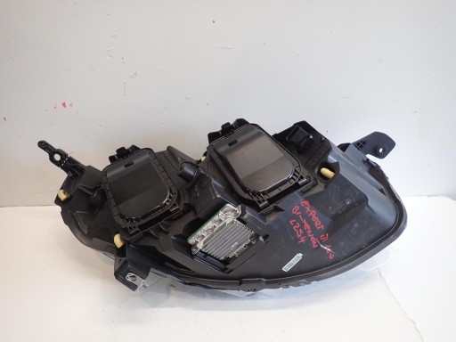 LAMPA FAR PREDNJI LIJEVI PEUGEOT EXPERT III 16- XENON