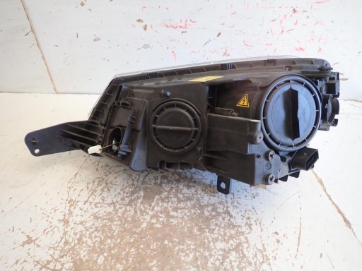 LAMPA FAR PREDNJI DESNI SKODA YETI REDIZAJN 2013- BI-XENON 5L1941018D