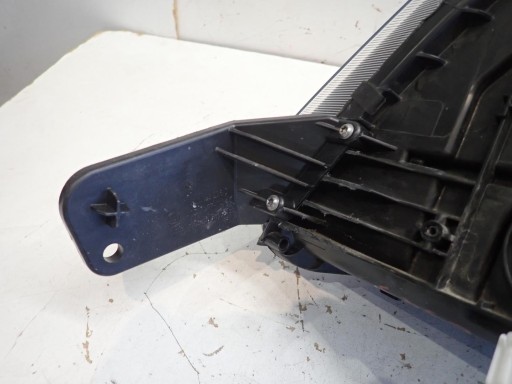 LAMPA FAR PREDNJI DESNI SKODA YETI REDIZAJN 2013- BI-XENON 5L1941016C