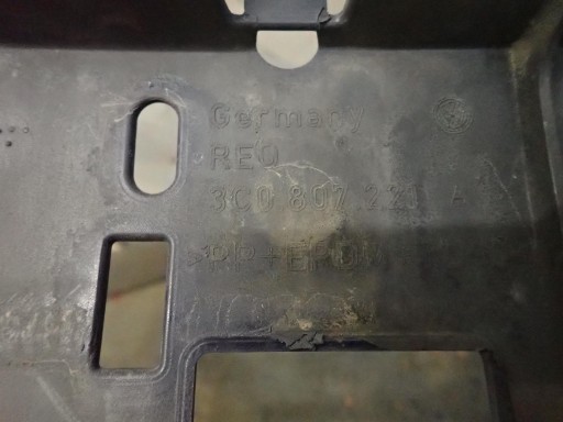 BRANIK PREDNJI VW PASSAT B6 2005-2010 3C0807221A