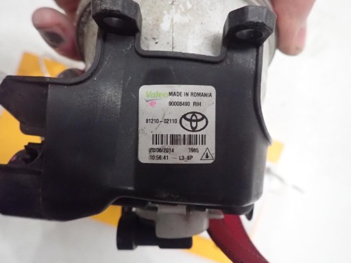 MAGLENKA DESNI TOYOTA AVENSIS T27 VERSO 81210-02110