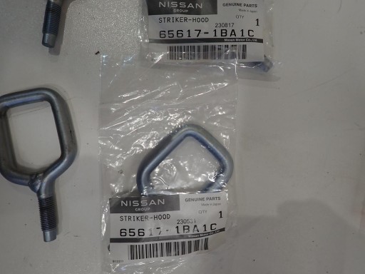 BRAVA HAUBE NISSAN GTR 370Z 65617-1BA1C