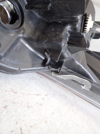 LAMPA FAR PREDNJI DESNI TOYOTA PRIUS IV 2015-