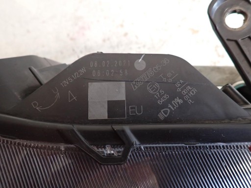 LAMPA FAR PREDNJI DESNI TOYOTA AVENSIS T25 2015-