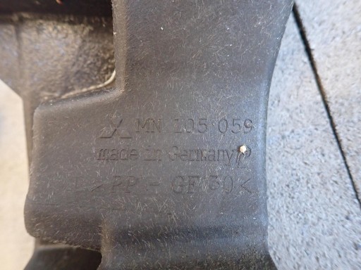 NOSAČ LAMPE FAROVI LIJEVI MITSUBISHI COLT 2004-2012 MN105059 NOSAČ LAMPE FAROVI LIJEVI MITSUBISHI COLT 2004-2012 MN105059