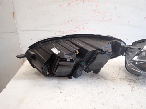 LAMPA FAR PREDNJI DESNI CITROEN JUMPY III VIVARO C 2016- 9808567680