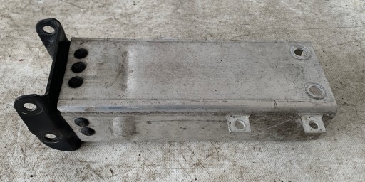 NOSAČ LIJEVA STRANA MERCEDES E 211 A2116200795