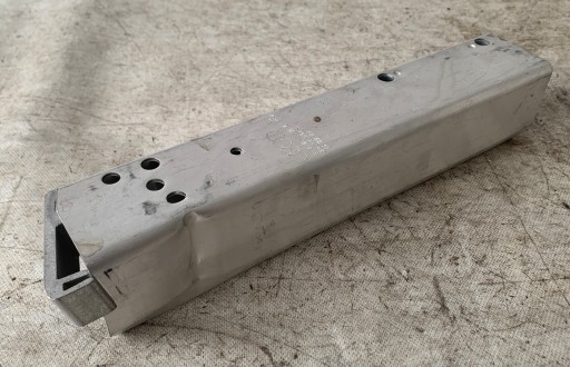 NOSAČ LIJEVA STRANA ZADNJI AUDI A4 B8 8K0807331E