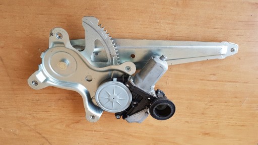 MOTOR PROZOR DESNA STRANA ZADNJI LEXUS IS III 85720-53100