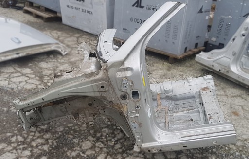 ČETVRTINA LIJEVA STRANA PREDNJA VOLVO V50 S40 II 426-26