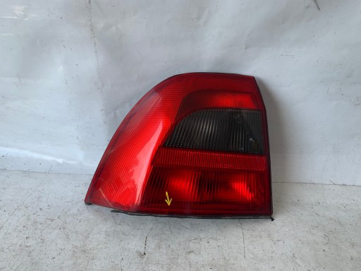 LAMPA FAR LIJEVA STRANA ZADNJI ZADNJA OPEL VECTRA B REDIZAJN LIMUZINA / SEDAN