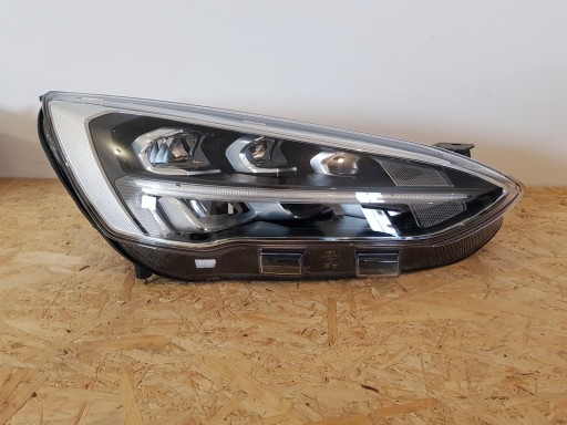 LAMPA FAR DESNA STARIRANA PREDNJA FORD FOCUS STARI MK4 FULL LED