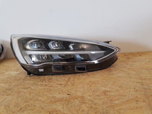 LAMPA FAR DESNA STARIRANA PREDNJA FORD FOCUS STARI MK4 FULL LED