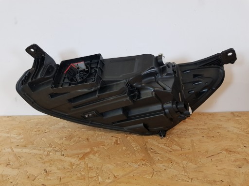 LAMPA FAR DESNA STARIRANA PREDNJA FORD FOCUS STARI MK4 FULL LED