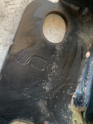 GREDA BRANIKA PREDNJA STRANA VW POLO V 6C 6C0807109