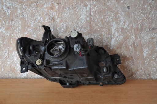 MAZDA 323 BJ REDIZAJN 01-03 LAMPA FAR PREDNJA LIJEVA STRANA