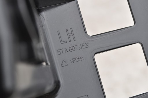 VW TOURAN III 15- NOSAČ BRANIKA ZADNJI LIJEVA STRANA DESNA