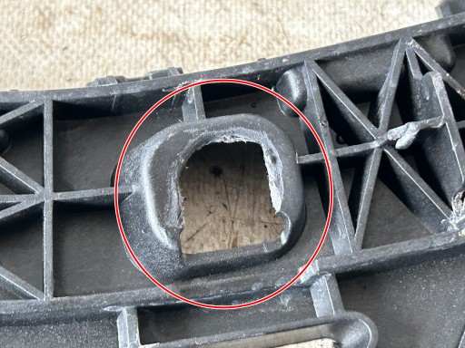 NOSAČ BRANIKA DESNA STRANA ZADNJI KIA CEED III KARAVAN