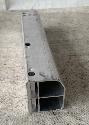 NOSAČ LIJEVA STRANA ZADNJI AUDI A4 B8 8K0807331E