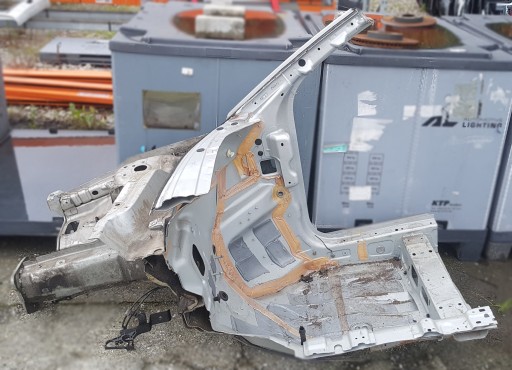 ČETVRTINA DESNA STRANA PREDNJA VOLVO V50 S40 II 426-26