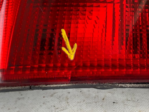 LAMPA FAR LIJEVA STRANA ZADNJI ZADNJA OPEL VECTRA B REDIZAJN LIMUZINA / SEDAN
