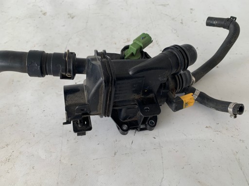 KUČIŠTE TERMOSTATU CIJEV PEUGEOT 308 II 1.2 THP 9807198480